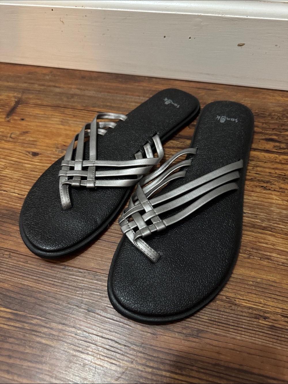 Sanuk Silver Strappy Toe-Post Sandals with Black Footbed